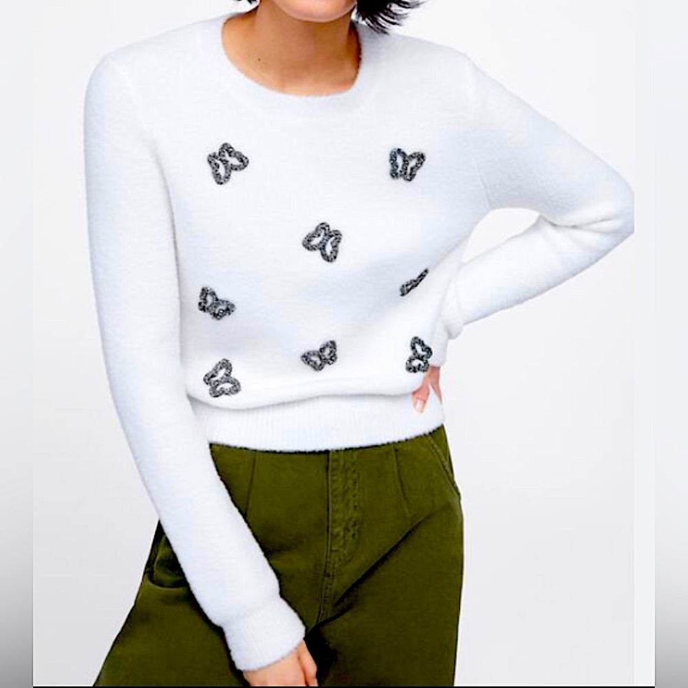 Zara White Sweater with Black Accents